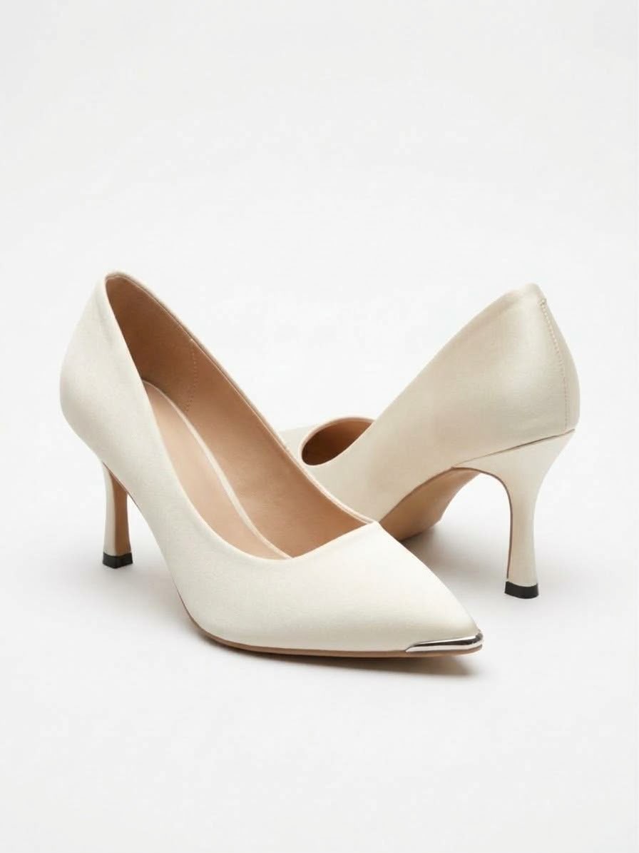 Dajdoj 914 Classic Pointed Pumps in Beige, three-quarter product view