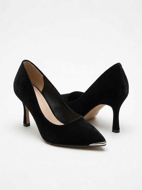 Dajdoj 914 Classic Pointed Pumps in Black, three-quarter product view