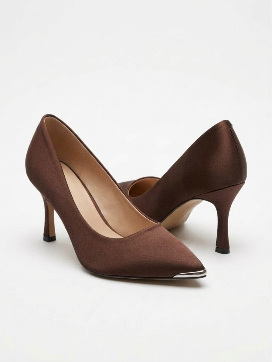 Dajdoj 914 Classic Pointed Pumps in Brown, three-quarter product view