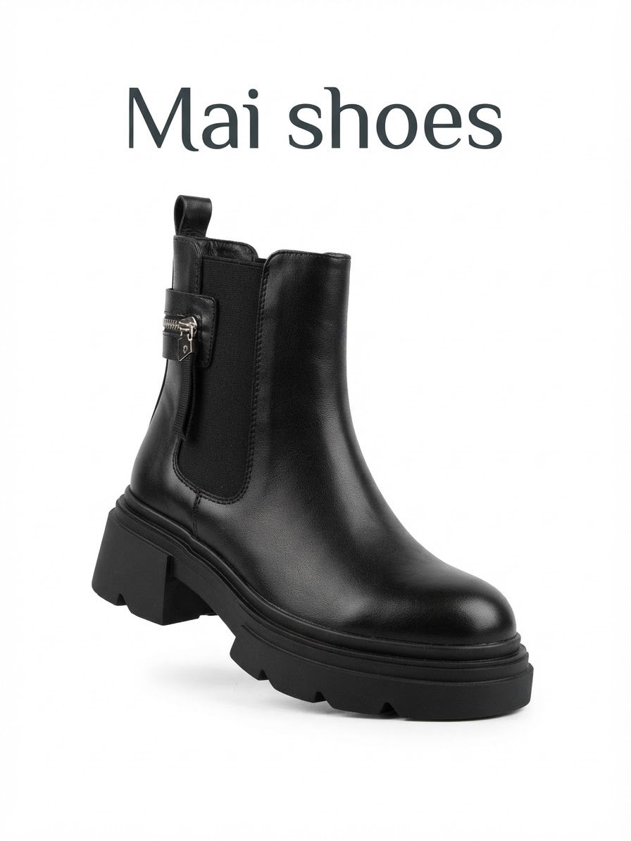 Dajdoj Ah 3 Chunky Zip-Detail Chelsea Boots in Black, three-quarter product view