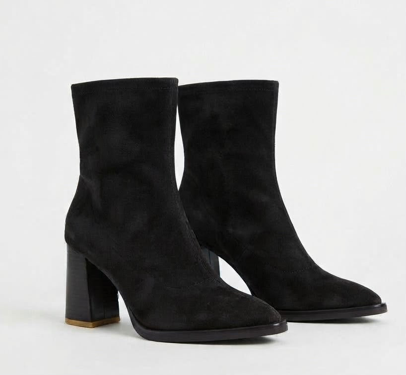 Dajdoj ak521/22 Textured Block-Heel Ankle Boots in Black, three-quarter product view