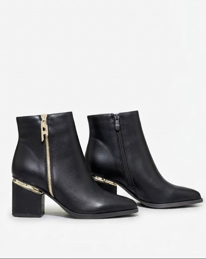 Dajdoj AK521-6 Zip-Detail Low-Heel Ankle Boots in Black, three-quarter product view